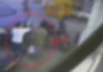 Mendadak Lesu Setelah Ditangkap Polisi, Pelaku Pemukulan Remaja di  Depan Minimarket Bilang Begini