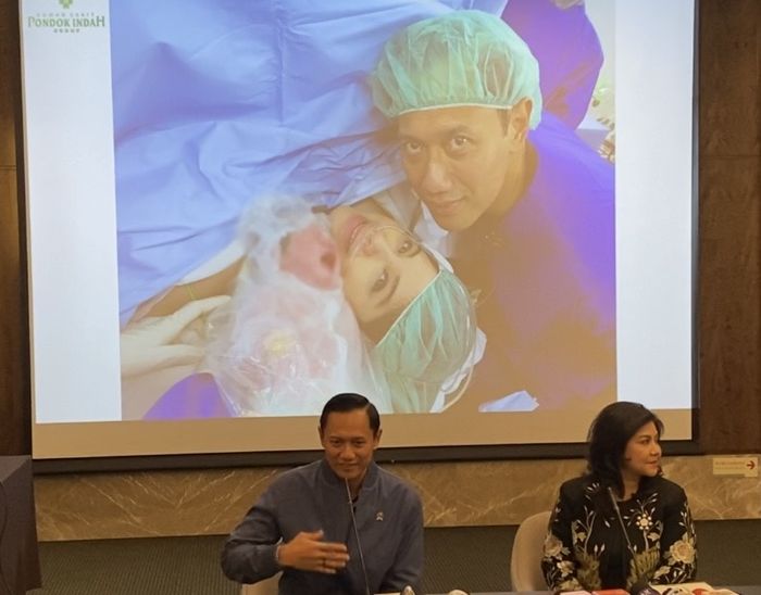 AHY&nbsp;saat konferensi pers di RS Pondok Indah, Jakarta Selatan, Senin (30/3/2026).