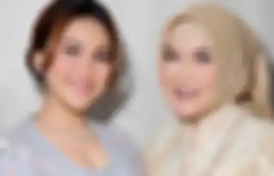 Rumah Gedongannya Terletak di Gang Sempit, Intip Potret Ayu Ting Ting dan Umi Kalsum Rela Telusuri Jalanan Kampung yang Gelap Demi Tarawih Bareng Keluarga, Nenek Bilqis: Bisa Kumpul