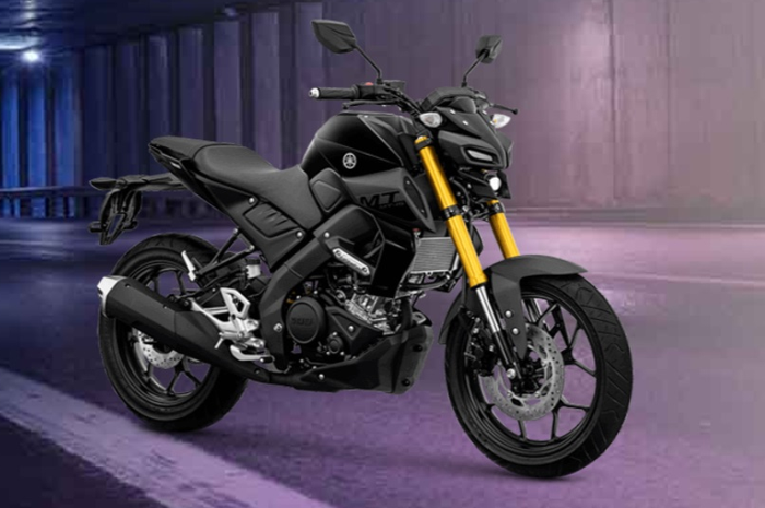 Yamaha MT-15 warna hitam (matte black), polos tanpa ada perpaduan warna kecuali sokbreker upside dow