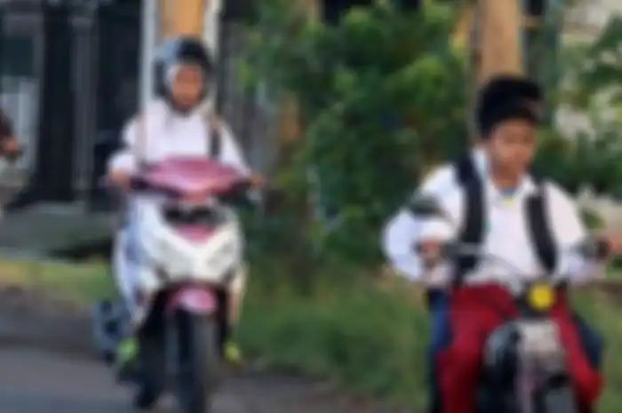 Anak di bawah umur masih banyak yang nekat naik motor di jalan raya.