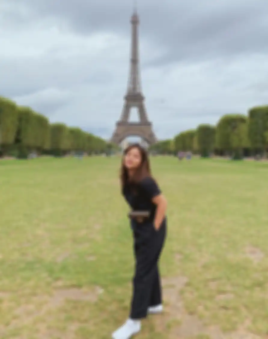 Fashion Amel Carla dengan Tas Fendi