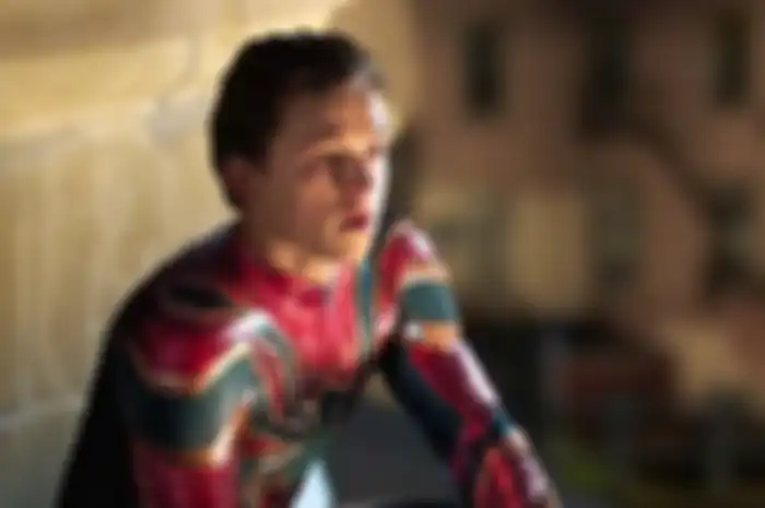 Tom Holland sebagai Spider-Man