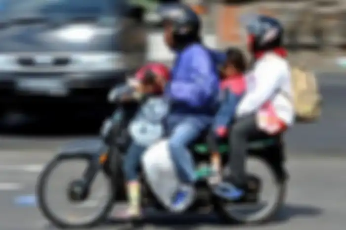 Korlantas Polri mengizinkan mudik lebaran naik motor ke kampung halaman, tapi pemotor juga dikasih peringatan seperti ini.