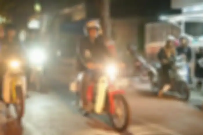 Polres Grobogan gelar patroli malam keliling kota naik motor bebek klasik.