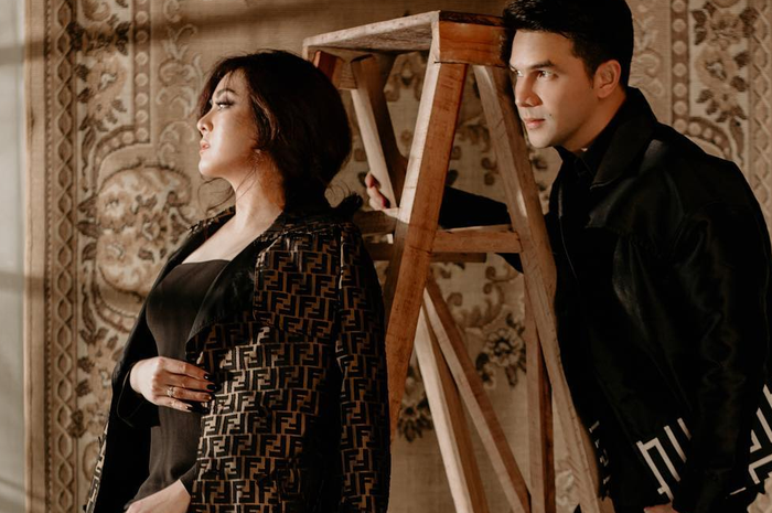 Dhena Devanka dan Jonathan Frizzy.