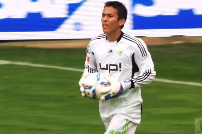 Gelandang bertahan Wolfsburg, Makoto Hasebe, menjadi kiper dadakan ketika melawan Hoffenheim pada 17 September 2011.