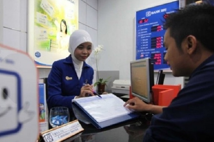 Isi formulir pengajuan, pinjaman modal Rp 100 juta disalurkan bank BRI. (foto ilustrasi)