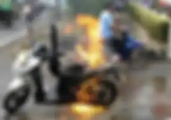 Catat! Bukan Selfie, Ini 5 Tindakan saat Melihat Motor Terbakar