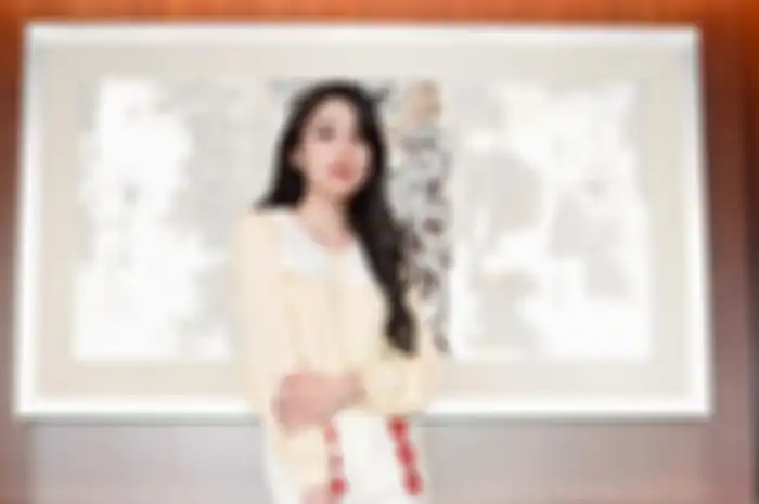 OOTD Sandra Dewi saat kenakan satu tas Chanel yang sama.