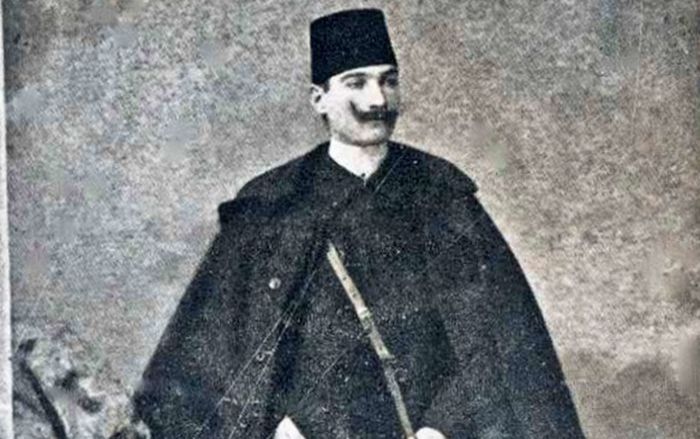 Mustafa Kemal Atatürk sang Bapak Bangsa Turki, yang juga dikenal sebagai sosok kontroversional terkait kehancuran Kekaisaran Ottoman.