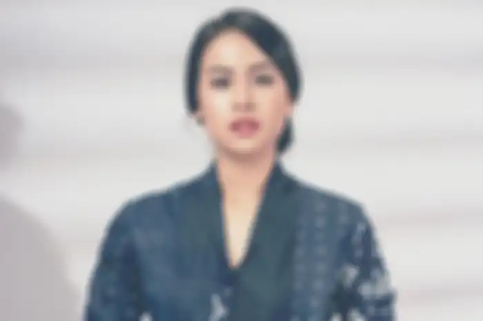 Pesona ayu Maudy Ayunda kenakan kebaya
