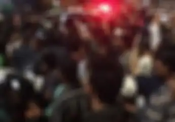 Jalan Saharjo Mencekam, Video Pengendara Toyota Camry Seruduk Beberapa Pemotor, Mobil Dirusak Massa