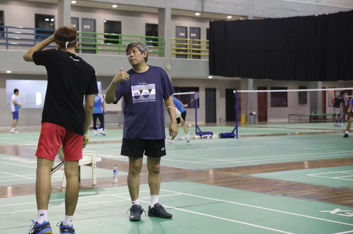 Pelatih ganda putra Indonesia, Herry Iman Pierngadi, saat melatih di pelatnas Cipayung, Jakarta Timur, Kamis (24/2/2022).