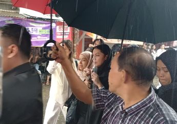 Tampil dengan Mata Sembab, Najwa Shihab Tak Ikut Antar sang Suami ke Pemakaman