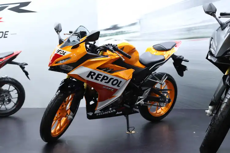 Motor Baru Honda CBR150R 2021 Ada Fitur Baru, Versi Lama Bisa Pakai?