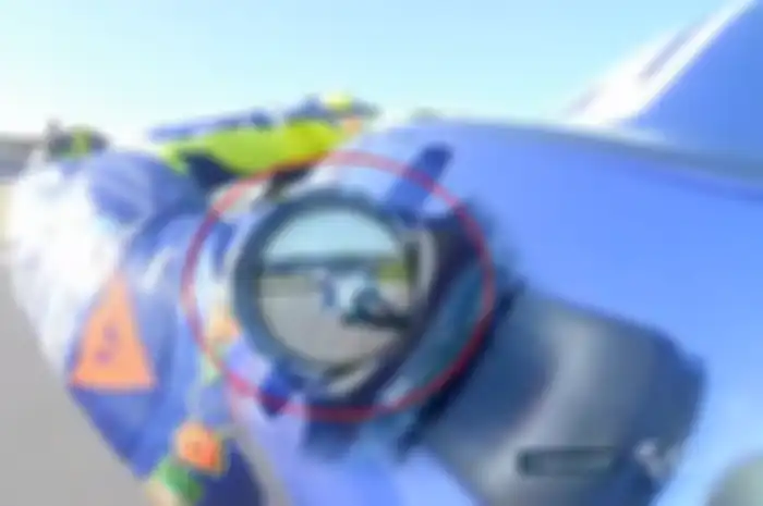 Screenshoot tampilan onboard kamera belakang Valentino Rossi