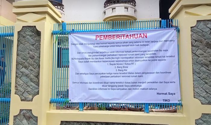 Imbauan yang dipasang di rumah Tiko.