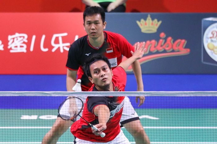 Pasangan ganda putra Indonesia, Mohammad Ahsan/Hendra Setiawan, saat menjalani laga semifinal turnamen Denmark Open 2019 di Odense Sportspark, Odense, Denmark, Sabtu (19/10/2019).