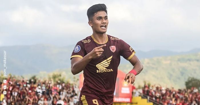 Selebrasi striker PSM Makassar, Ramadhan Sananta, usai mencetak gol penentu kemenangan atas Persik Kediri pada pekan ke-25 di Liga 1 2022-2023.