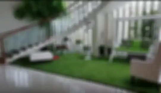 Taman di tengah rumah Bu Dendy