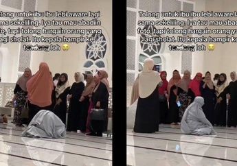 Asyik Berfoto di dalam Masjid, Emak-emak Ini Terekam Hampir Menendang Jamaah yang Sedang Sujud Salat: Tolong Hargain!