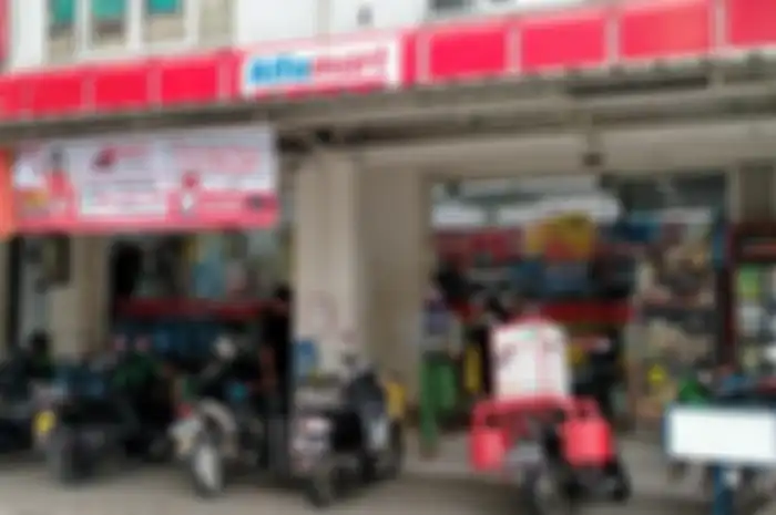 Ilustrasi Parkir motor di Alfamart.  Bikers bisa catat, pihak minimarket jelas bilang parkir gratis, ini komentar soal adanya tukang parkir liar.