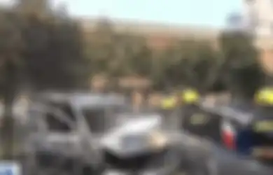 2 Mobil Hangus Terbakar setelah Pengguna Mengecas HP di Mobil, Hati-hati!