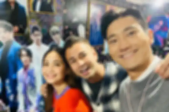 Raffi Ahmad dan Nagita Slavina berjalan-jalan dengan Choi Siwon
