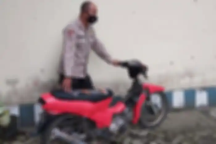 Moor Kawasaki Kaze misterius bikin heboh warga Blitar yang ditemukan di tempat angker.