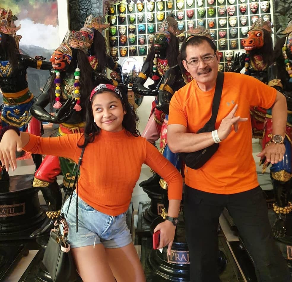 Penampilan Khirani saat liburan di Malang dengan Bambang Trihatmodjo