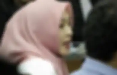 Video Call Bareng, Penampilan Zahwa Massaid di Luar Negeri Bikin Syok, Angelina Sondakh Langsung Ingatkan Sang Anak Sambung untuk Rajin Salat: Hmmm Aduh Aduh...