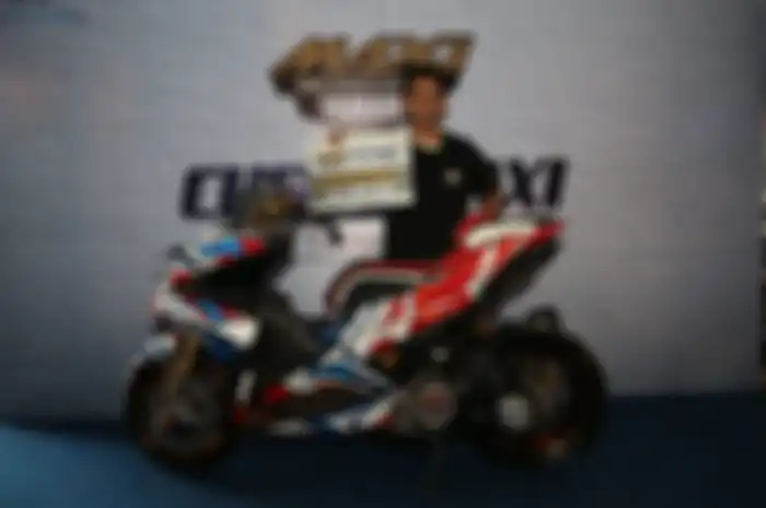 Modifikasi motor Yamaha Aerox racing look bersama sang pemilik, Gamma.
