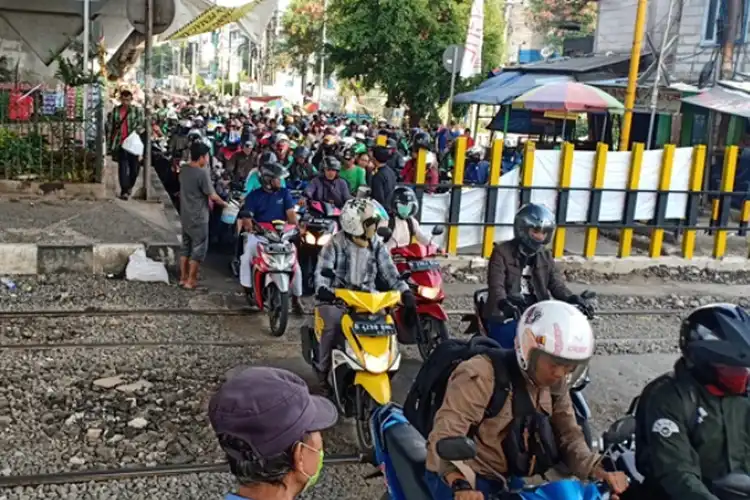 Tekan Tombol Ini Jika Mogok di Tengah Rel Kereta dan Kondisi Mendesak