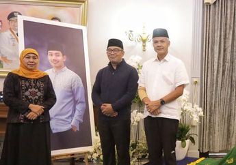 Kirim Doa Tepat di Depan Peti Jenazah Anak Ridwan Kamil, Ganjar Pranowo Tak Kuasa Tahan Kesedihannya, Kehadiran Gubernur Jateng Jadi Sorotan: Terima Kasih Telah Mewakili Kami Warga Jateng