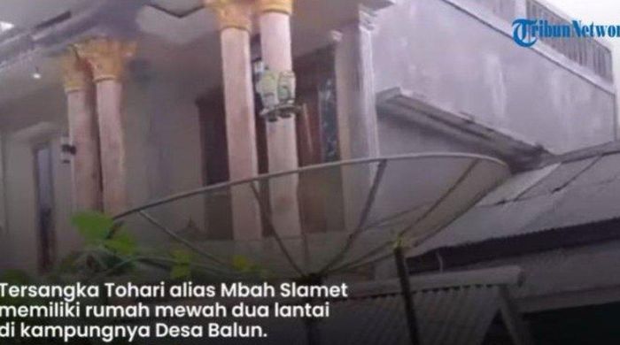 Penampakan megahnya rumah Mbah Slamet alias Tohari, dukun pengganda uang asal Banjarnegara. Ada ruangan khusus ritual.