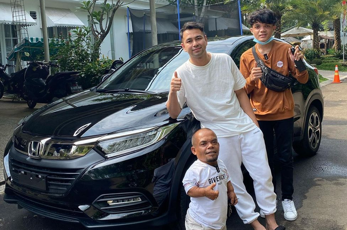 Ucok Baba bangga pamer foto mobil baru dari Raffi Ahmad. Vega Darwanti sampai ikut berkomentar.