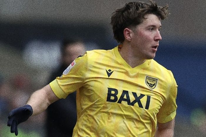 Bomber Timnas Indonesia Ole Romeny berhasil mencetak gol debutnya bersama Oxford United saat berhadapan dengan Conventry City, Sabtu (1/3/2025).