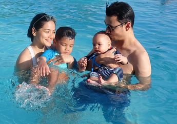 Intip Yuk, Serunya Baby Kai Attar Sugiono Main Pasir Pantai 