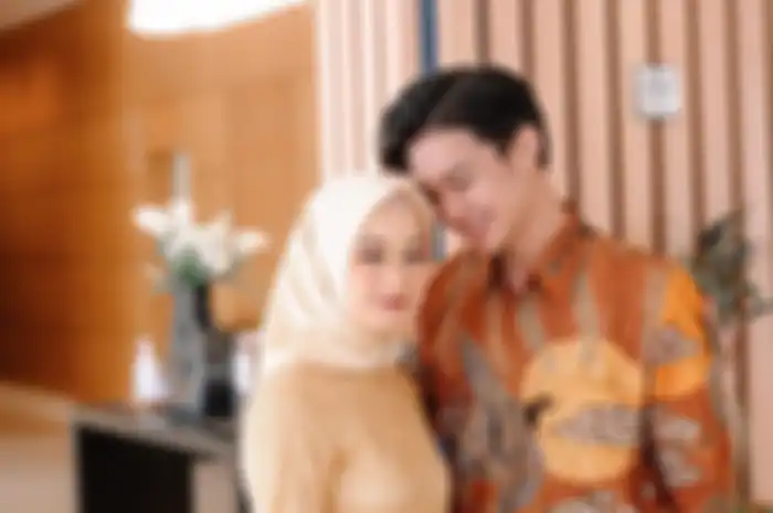 Dinda Hauw dan Rey Mbayang