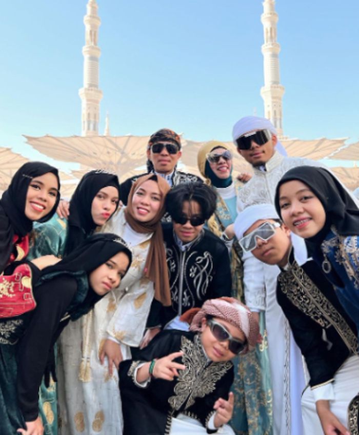 Keluarga Gen Halilintar.