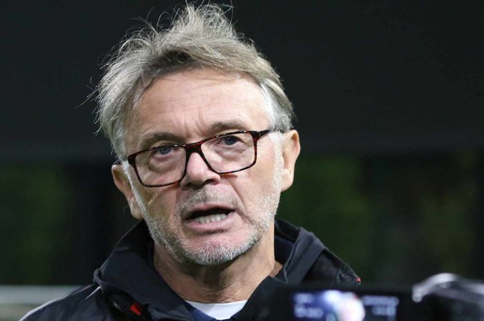 Pelatih Timnas Vietnam, Philippe Troussier.