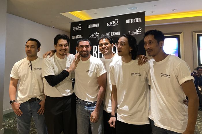 Reza Rahadian di konferensi pers film Laut Bercerita di XXI Plaza Indonesia, Jakarta Pusat, Selasa (24/2/2026).