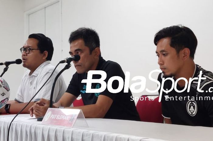 Seto Nurdiantoro dan Bagus Nirwanto saat konferensi pers jelang laga perdana Piala Presiden 2022 antara Persis Solo Vs PSS Sleman di Stadion Manahan, Solo, Jumat (10/6/2022).