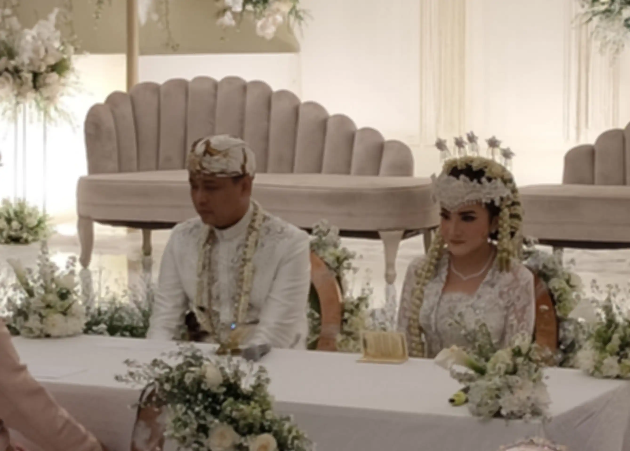 Kiki Amalia sah melepas masa lajangnya selama 10 tahun bersama sang kekasih, Agung Nugraha pada Minggu (27/11/2022).