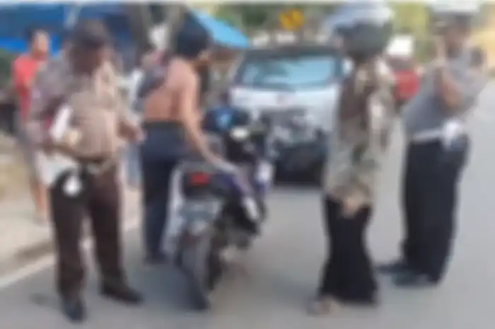 Pemotor ngamuk enggak terima ditilang polisi.