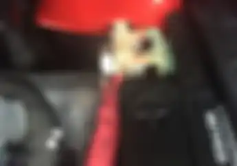 Aki Motor Bisa Keputihan di Bagian Kutub Kenapa Ya? Ini Sebabnya Bro