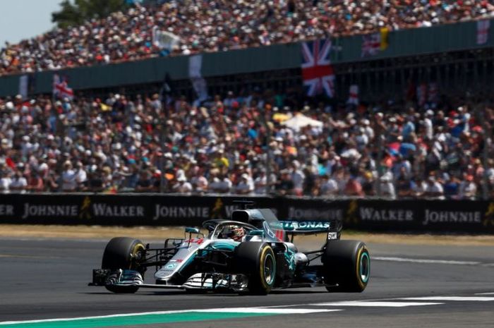 Aksi pembalap Mercedes, Lewis Hamilton pada seri F1 Austria 2019