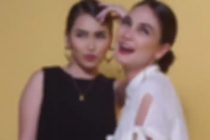 Luna Maya dan Ayu Ting Ting 