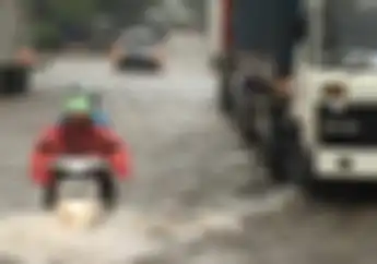 Jangan Coba-coba Motor Terobos Banjir Bisa Kena Water Hammer, Efeknya Bikin Elus Dada